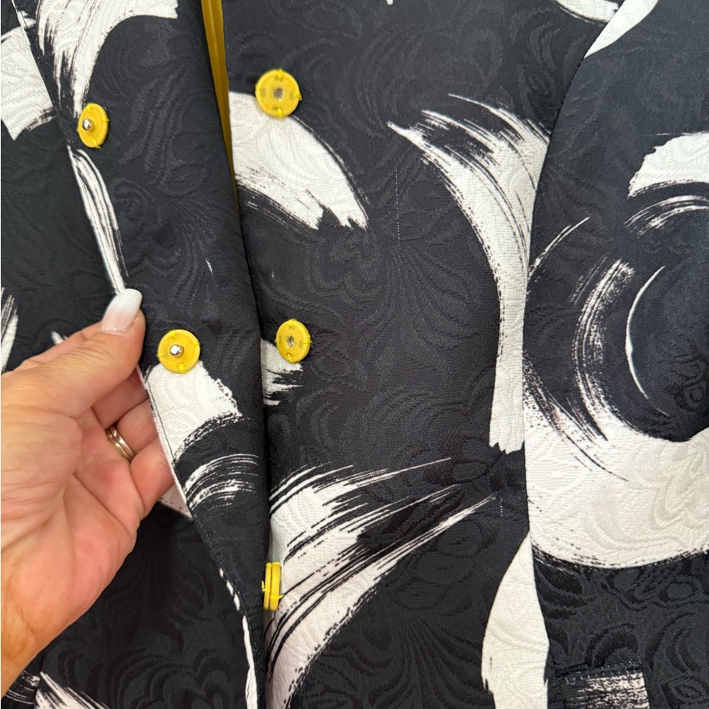 Luii NWT Black & White and yellow Swirl Jacket in size small - Picture 8 of 14